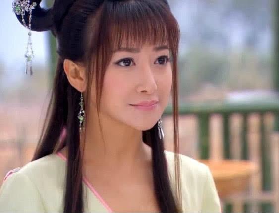《活佛济公》里面演员的现状，陈浩民混的很不好，而她是越来越美